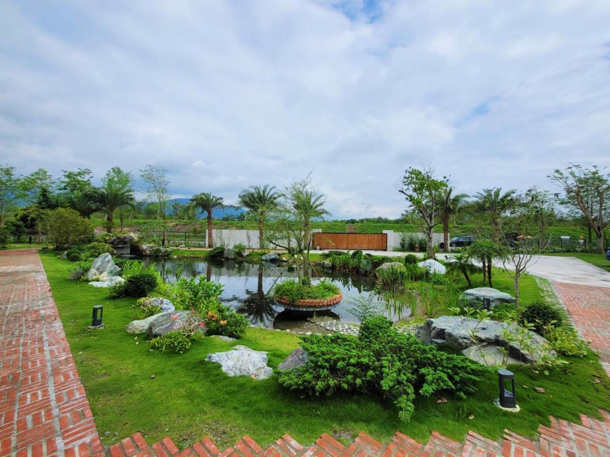 Ferienwohnung 山花映水紅莊園民宿 Yuemei Exterior foto